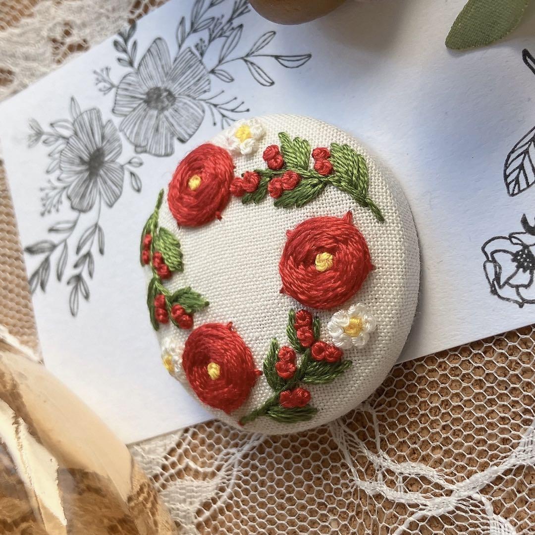 刺繍くるみボタン ブローチ 椿一輪の花(ブローチ)｜売買されたオークション情報、Yahoo!オークション(旧ヤフオク!)