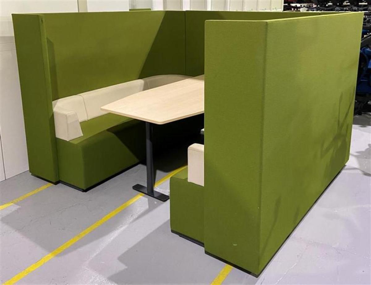 ファミレス席をオフィスに導入しよう！新時代のオフィスで流行のファミレス席とは