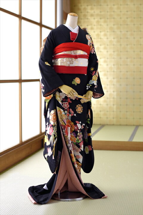 アンティーク カラフル 引き振袖 新婦 結婚式 花嫁 挙式 引振袖 紺色 素敵なアンティーク黒引き振袖」結婚式で着るなら絶対にアンティーク黒引きと決めていました。口コミ・評判Simply Red シンプリーレッド ドレスショップ検索サイト ウエディングパークドレス