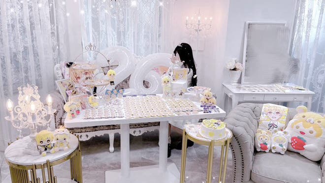 白のお部屋🤍大阪レンタルスタジオ姫系レンタルスタジオレンタルスタジオ祭壇関西レンタルスタジオ推し活本人不在の誕生日会オタ活ホワイトスタジオレンタルスタジオオタ活レンタルスタジオ推し不在の誕生日会ドレスレンタルフラワースタジオ