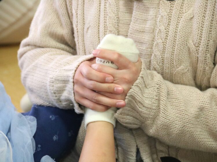 赤ちゃん 片足 トントンTikTok