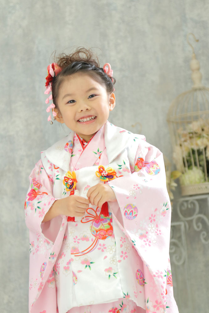 着物でも洋服でもどっちでも可愛い七五三ヘア🌼ヘアアレンジセルフアレンジキッズヘアアレンジこどもヘアアレンジヘアアレンジ動画女の子ママ七五三ヘア七五三ヘアセット七五三アレンジお呼ばれアレンジ