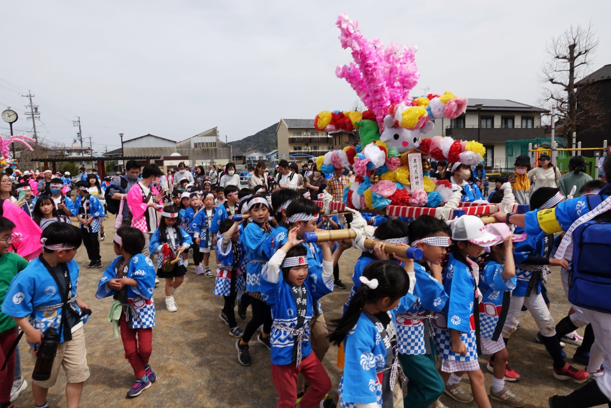 神輿に乗る子供 写真素材4652153- フォトライブラリ