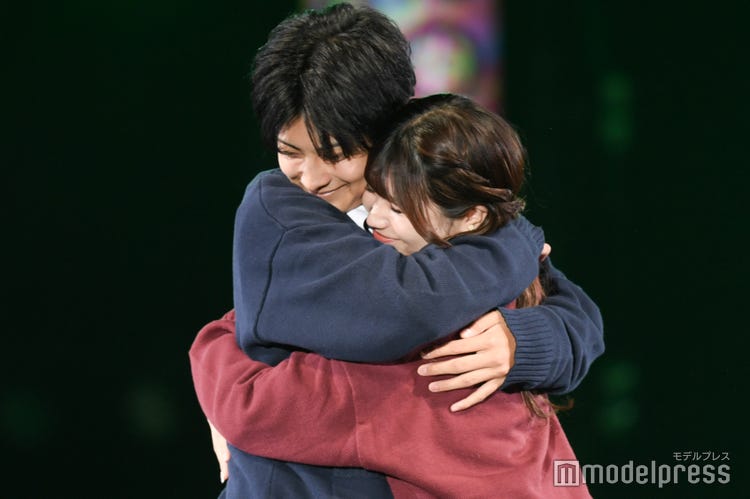 305,615 カップル ハグ Stock Photos, High-Res Pictures, and Images - Getty Imagesカップル 抱き合う, カップル キス, 寂しい