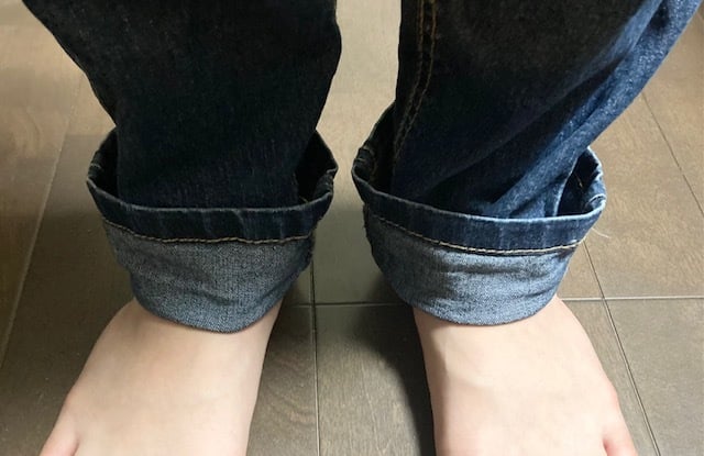 簡単な方法でズボンやスカートの裾上げができる裏技を紹介
