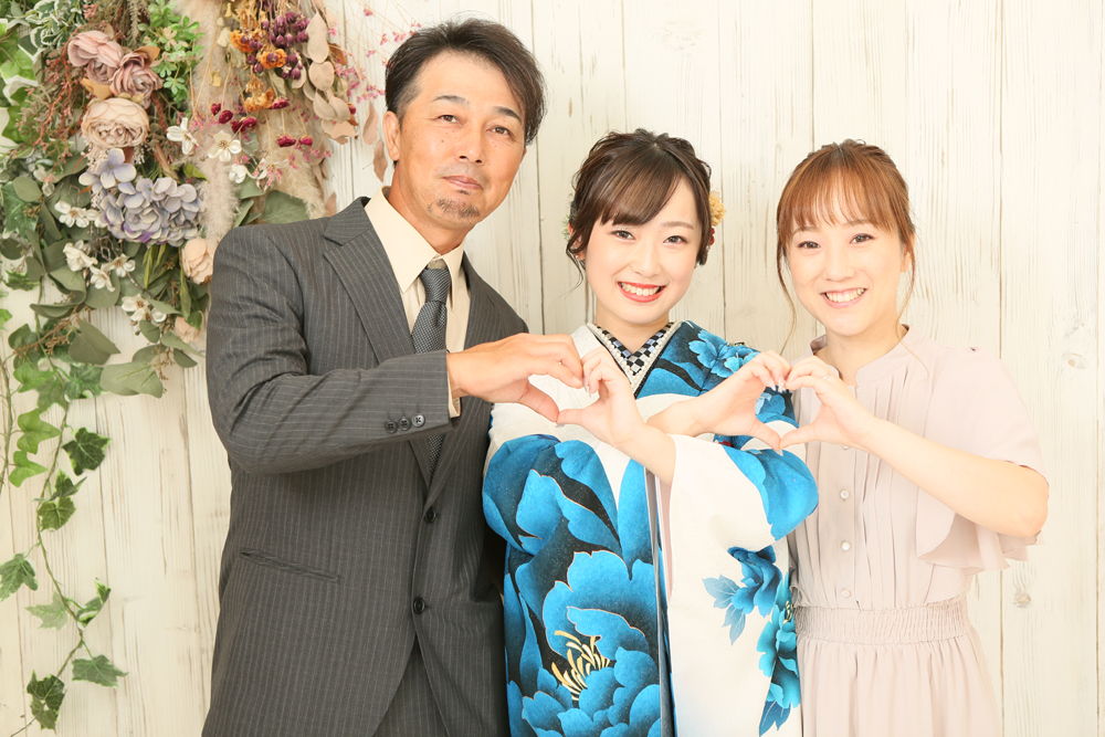成人式 前撮りで家族写真を撮りたい！家族の服装はどうする？静岡草薙店スタッフブログ静岡・浜松で成人式の振袖レンタル・前撮りならアニバーサリースタジオガーネット