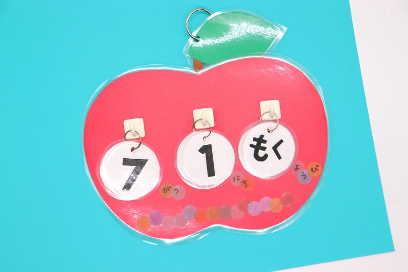 ., ., 📌アドベントカレンダー,クリスマスバージョン , ., ., 下の輪っかから順番に切っていく,カウントダウン式のカレンダーの, 作り方動画です💕, ., ., 子ども達とも一緒作れるし、, 小さいお子さんでも, クリスマスが近づいてくるのが,目で見て分かるのでいいですよね💕, そして何より簡単なのに可愛いのがいい🫶, ., .,保育士現役保育士保育士の休日,