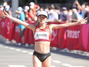 妻・一山麻緒 の快走に鈴木健吾「有言実行 誇りに思う」自身はリタイア「早いうちから離れ、2着が取れないならやっても意味ない」 MGC ：中日スポーツ・東京中日スポーツ