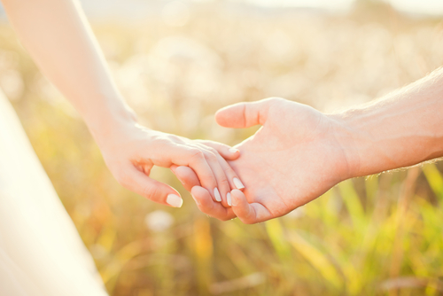 昔はもっと多かった？カップルが手を繋がなくなったワケもりお＠４０代からのライフハック