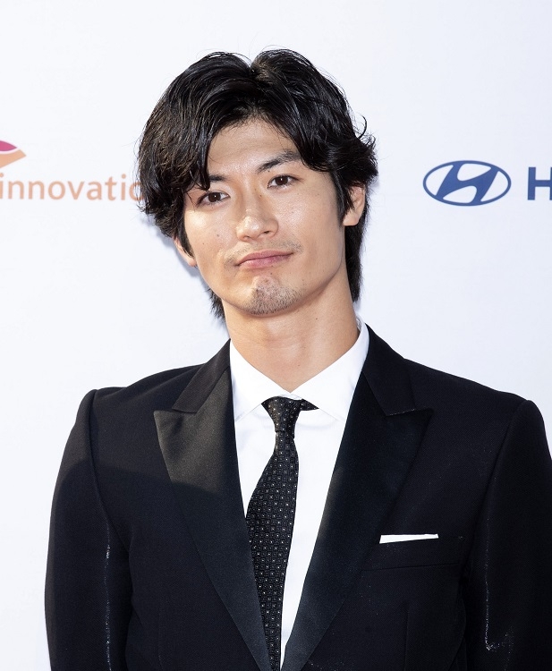 愛があふれてますね！」「こんな表情初めて」 三浦春馬、“1人娘”を抱きしめたパパ姿が超デレデレねとらぼ