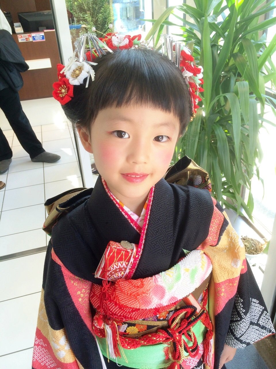 七五三、三歳のおかっぱに似合う髪飾りはどんなのがある