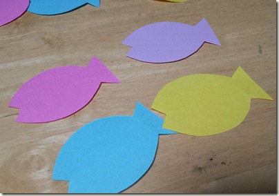 七夕の笹の葉の飾り製作活動 ０歳児、１歳児、２歳児男性保育士あつみ先生の保育日誌 おすすめ絵本と制作アイデア