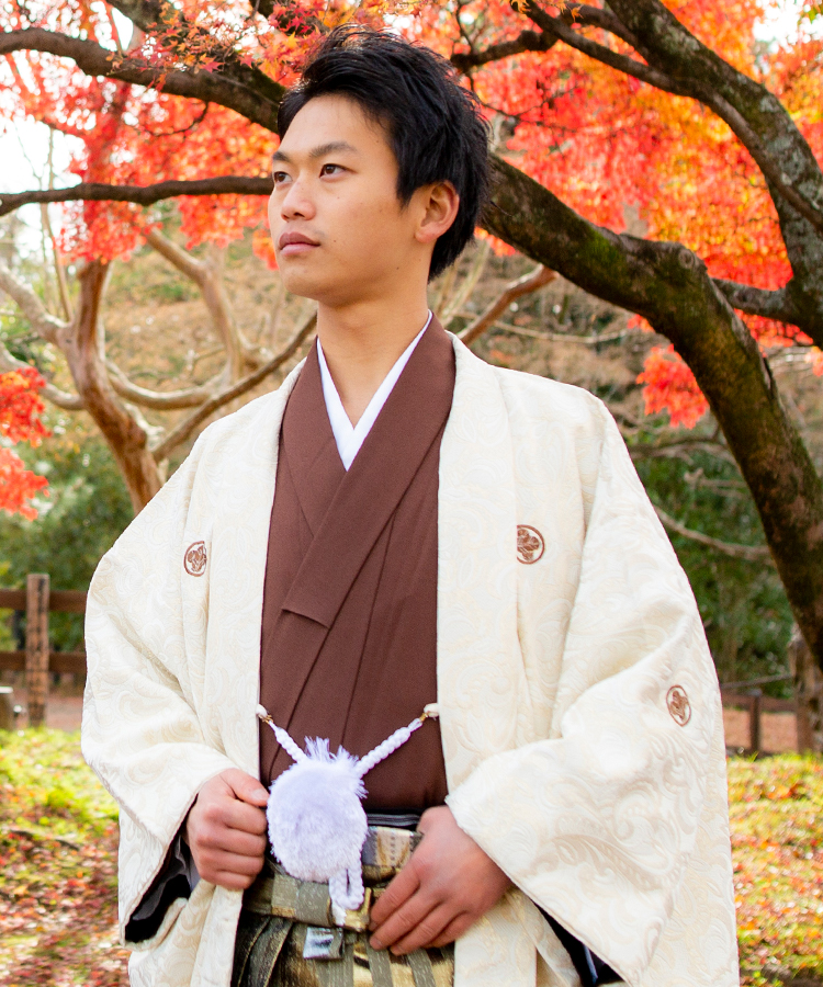 和装派の新郎必見！結婚式で着る紋付袴の種類や選び方のポイントを解説します結婚ラジオ結婚スタイルマガジン