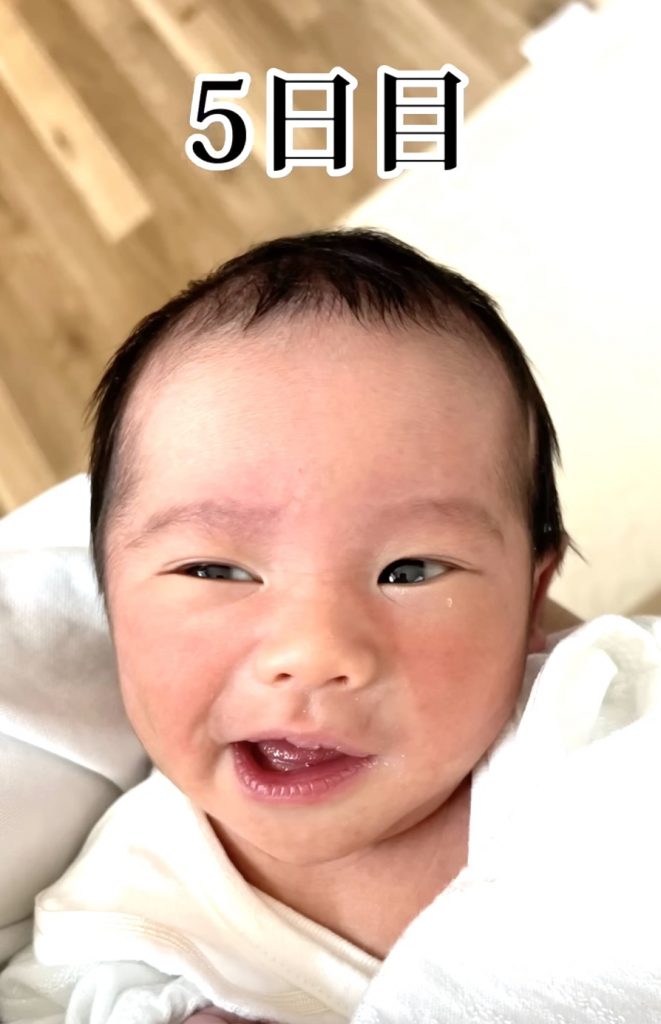 赤ちゃんの変顔の写真・画像素材-Snapmart スナップマート