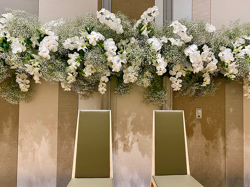 ✿結婚式に必要不可欠な会場装花✿イメージがつかない、お花選びに困ったら花言葉で選んでみてはいかがでしょう ^^ ？素敵な 花言葉 を持つお花を選んで、最高の結婚式にしましょう♡宮の森迎賓館ウエディングBLOG