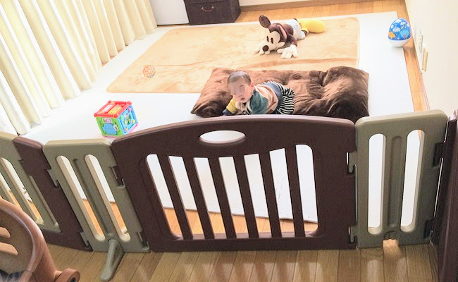 赤ちゃんのハイハイ期を安心して過ごせる部屋づくりの工夫を紹介！いつから準備するか注意点も合わせて解説べびちぇる by リッチェル