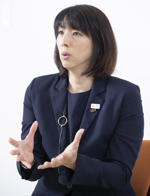 こんにちは。 小谷です。 いろいろと窓口としてお世話になっているスポーツビズの新年会が、かの帝国ホテルにて行われました。 年に1度、この時には実家にたまっている祖母や母のコレクションの中からその年の自分の心にぴんとくる着物を選んで着るようにしています ^_