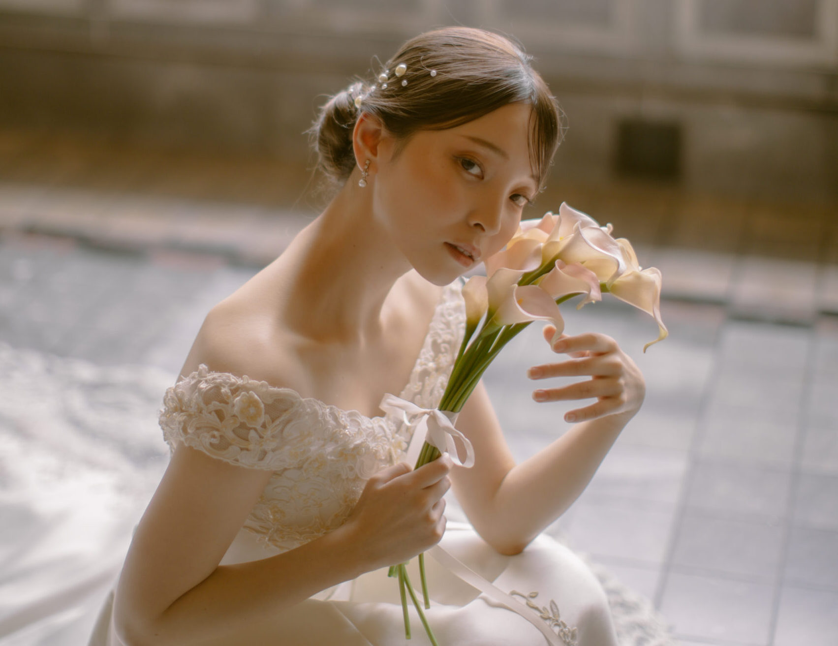 ミディアムの花嫁に人気のフォトウェディング髪型スタイル＆髪飾りおすすめの写真スタジオが見つかる写真館アワード