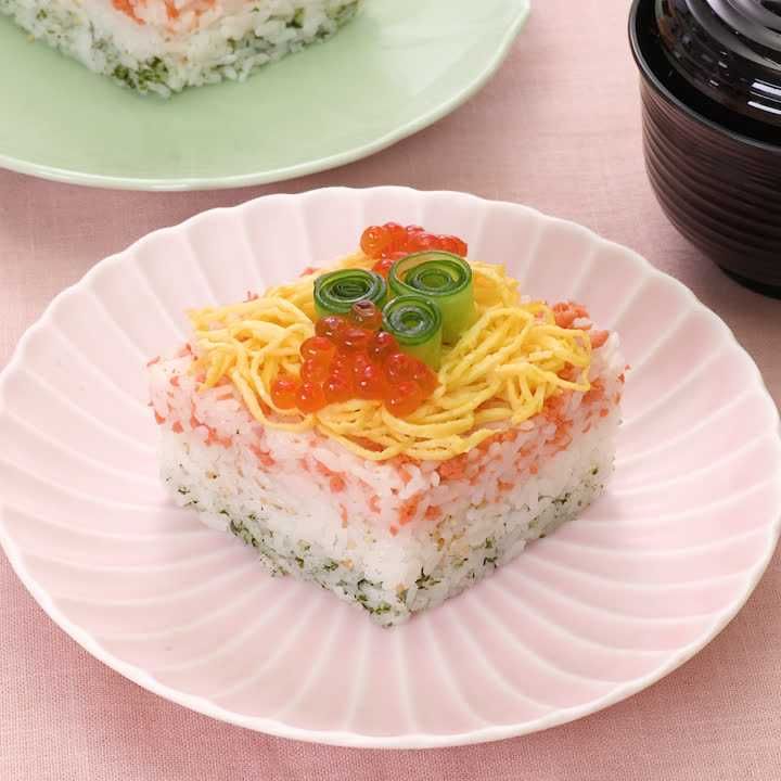 kantan_kidsfood @aika_wellnesslife さんの投稿をご紹介します🥰💓 @aika_wellnesslife◁他のレシピはこちら🌷 ˗ ˏˋ こどもちらし寿司 ˎˊ ˗ ひなまつりに フライパンひとつで簡単につくれる ちらし寿司風まぜごはん！🌸大人は酢飯にしてもおいしいよ💓 ぜひつくって