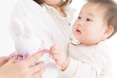 誕生直後しか見られない!?赤ちゃんが 原始反射 でできること たまひよ