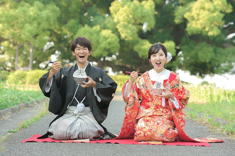 結婚式の前撮りだからこそできる！面白いポーズアイデア30選