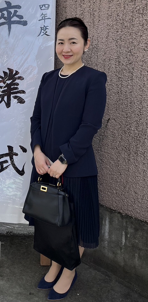 卒園式・卒業式の母親の服装 2025年版これでOK！マナーからおすすめママコーデまでPLST MAGAZINE