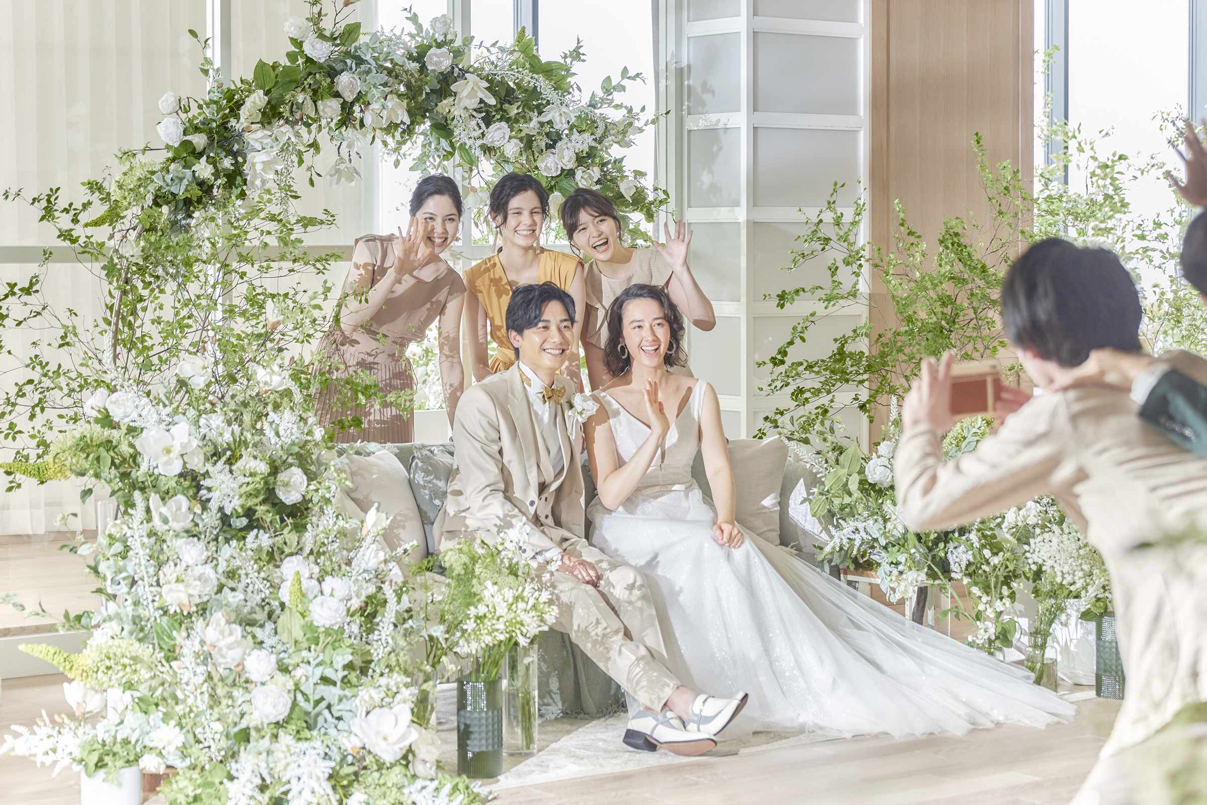 高砂席は『チェア』がとってもかわいいんです◎トレンドに敏感な花嫁がこぞって選ぶ！高砂チェアの魅力を一挙公開♡ -DRESSY 公式 ウェディングドレス・ファッション・エンタメニュース