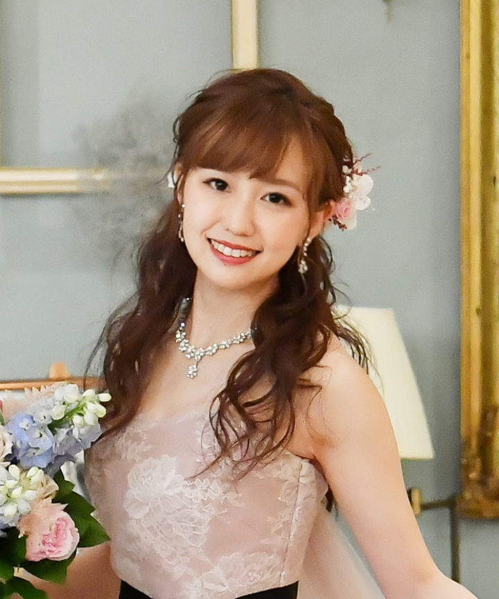 挙式はピタッとシースルー前髪に 艶々コーラルメイクで 大人っぽい上品なヘアメイクに💄✨ とっても美人な新婦さんで 可愛すぎました☺️結婚式ヘアメイク花嫁ヘアメイク花嫁ヘアアレンジブライダルヘアメイクシニヨンタイトシニヨンポニーテール挙式