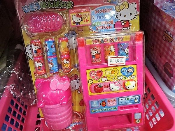 2010年代最強のおもちゃは中国にあった。女児向け玩具オタク・飯塚みちかさんの場合 後編 － 連載 私たちコレクターズ001OshiKra-推しと暮らしとそれから私-フェリシモ