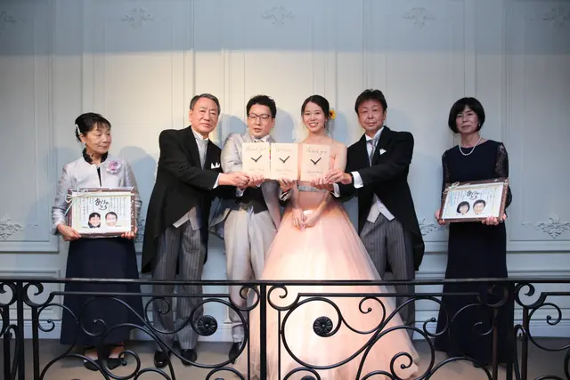 結婚式 両親贈呈品の相場は？予算内で実際に贈られたお品もご紹介プレゼントコンシェルジュ