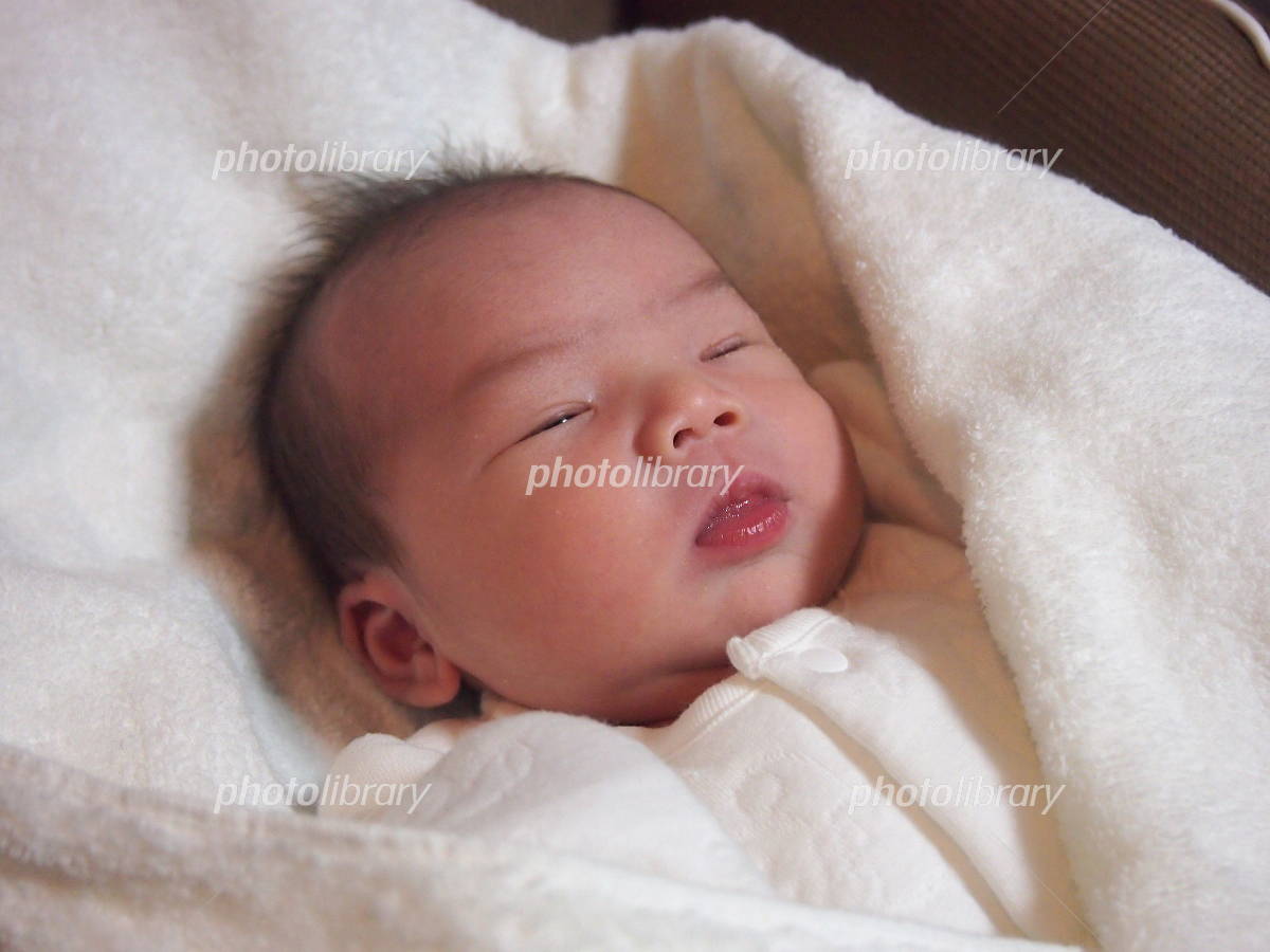 生まれたての赤ちゃんのかわいい仕草と表情10選！写真の残し方も紹介こども写真館スタジオアリス写真スタジオ・フォトスタジオ