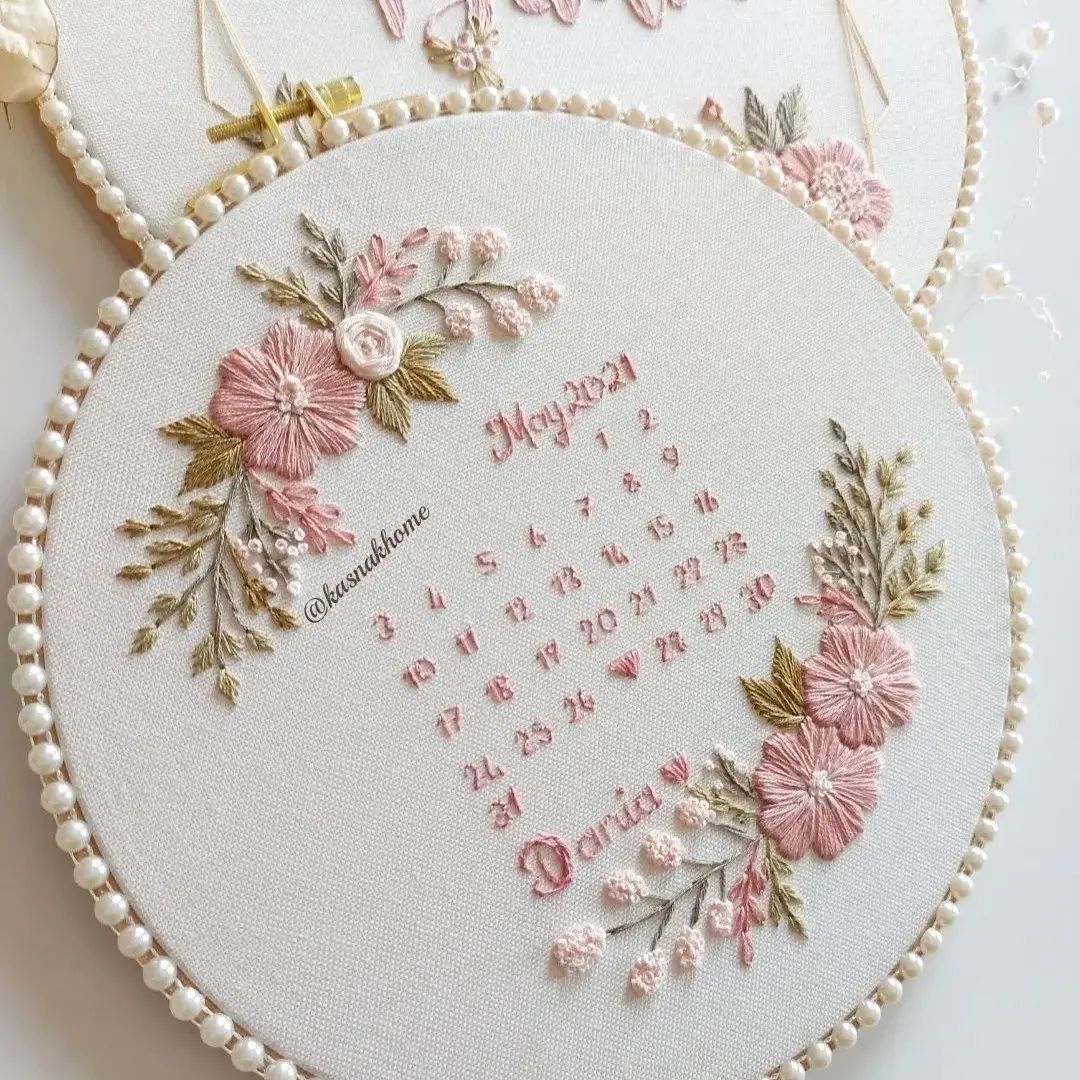 A4似顔絵刺繍ウェルカムボード 結婚祝い 綿婚式 結婚2周年記念に♡ 「ふたりの記念刺繍 together」 ウェルカムボード Atelier onthe hill 通販 12615645Creema クリーマ