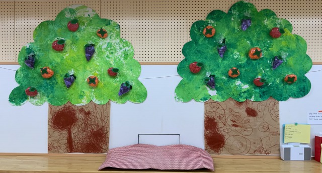 9月の壁面完成！0・1・2歳児の秋の製作あそび - くじら保育園 豊津東園