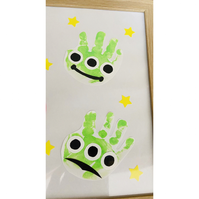 手形足形アート ふあり - <春イメージのサンプル> 今日は昨日と打って変わって、良いお天気🌼✨ このまま暖かくなったら良いのに😫 というわけで、春が待ち遠しいので 笑春イメージのサンプル作りました♡ 足形でハチさん🐝 @tegata_art_himawari かんばら先生考案