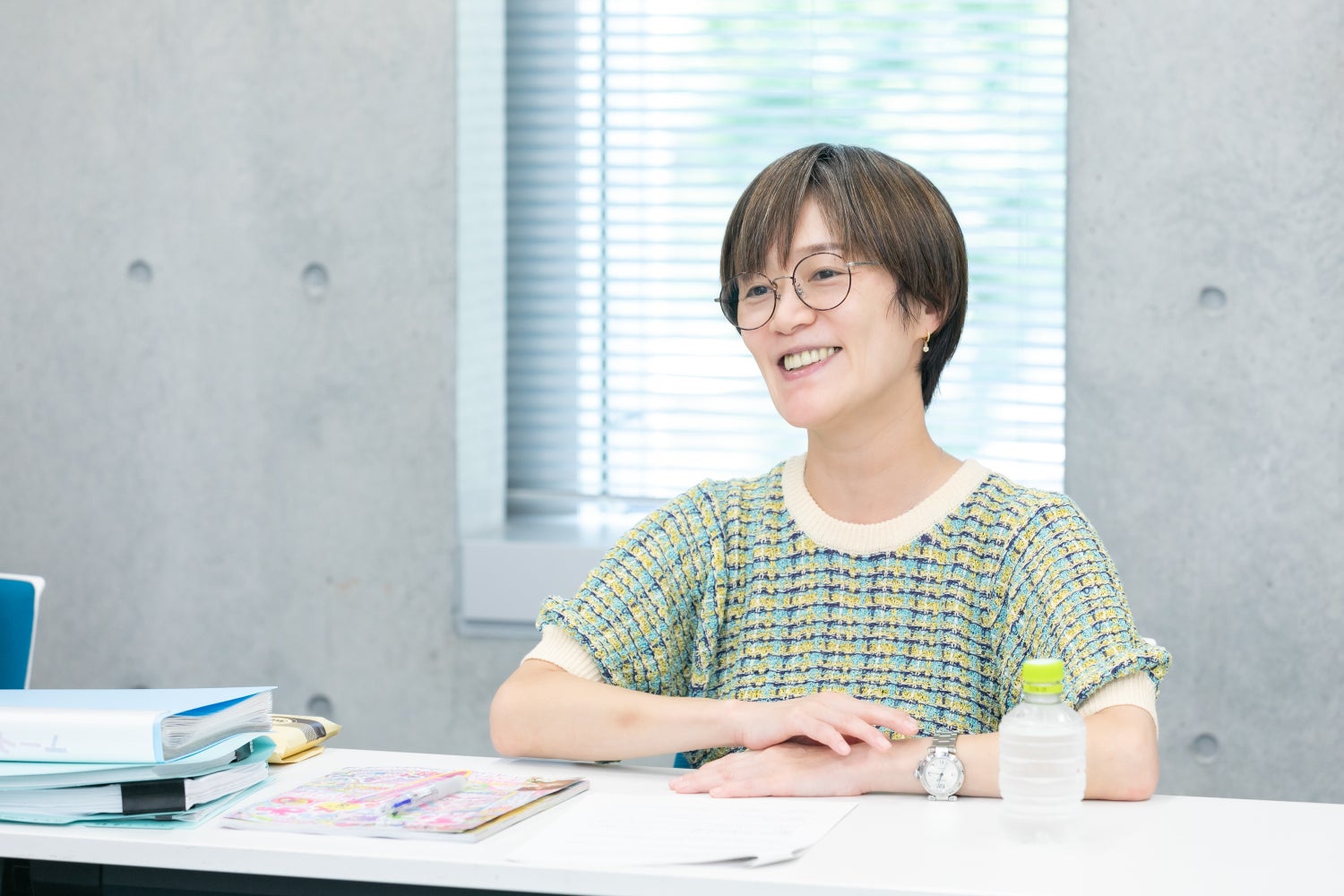 2人の女子小学生 07800060464 の写真・イラスト素材アマナイメージズ