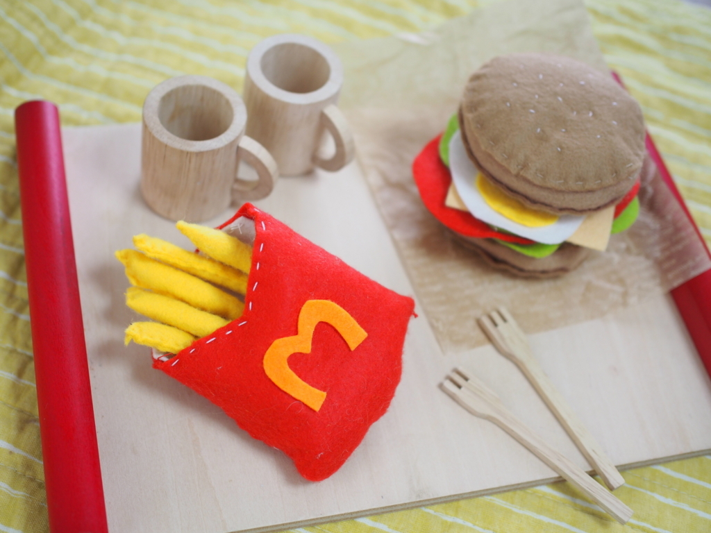 縫わずに作れるおままごとグッズ♪切って貼るだけでフェルトのパスタを作ろう