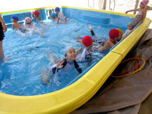 錦星 にじ組 プールで泳げるよ