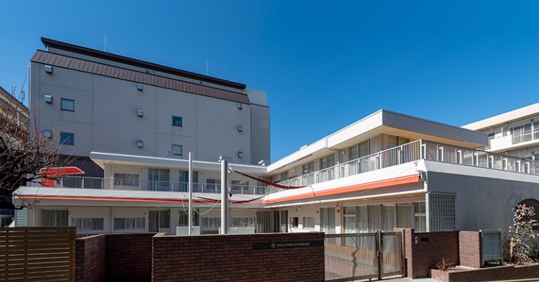 サンタがやってくる！ハローボーイズandガールズ青女子保育園 - YouTube