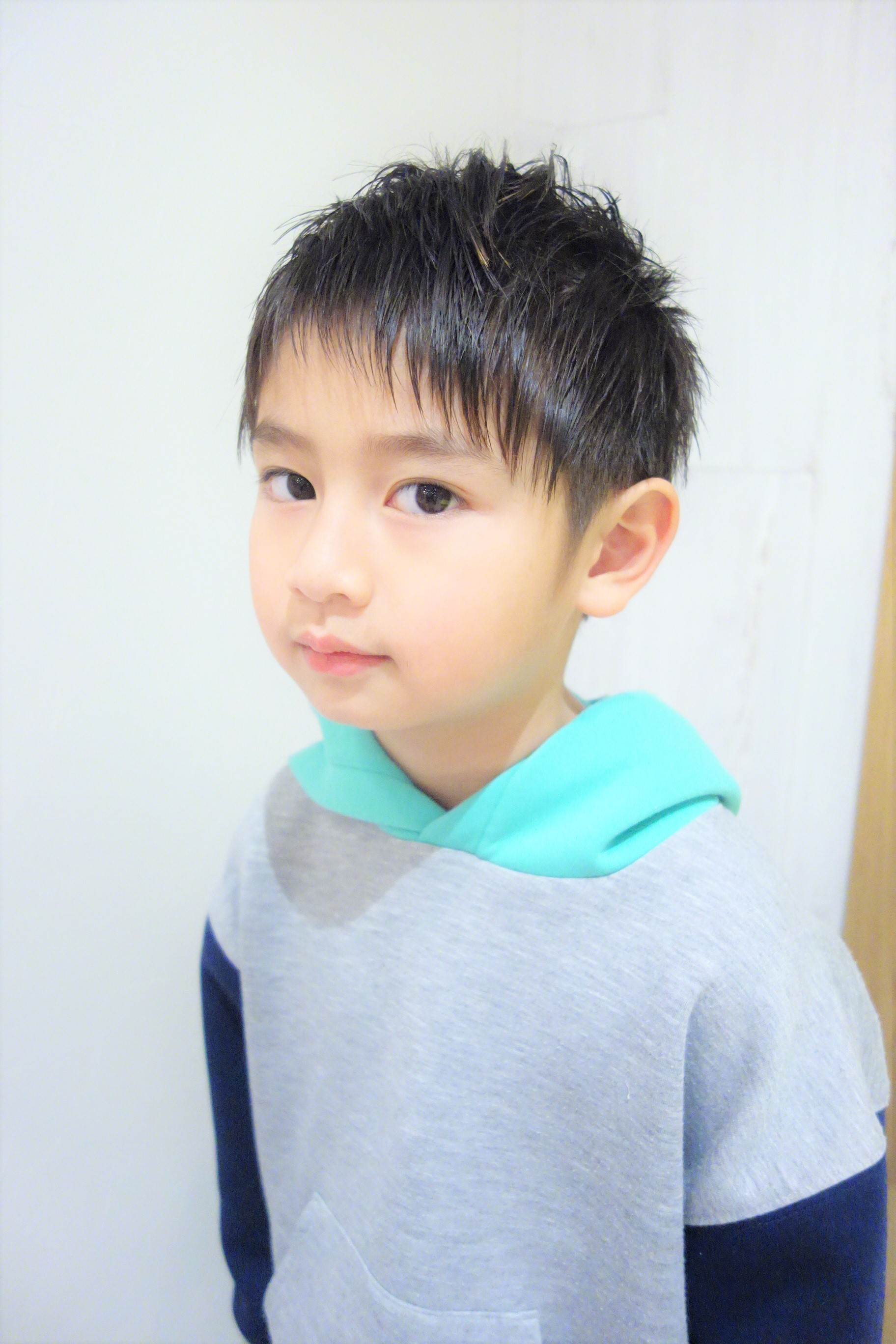 葬式で子供の髪型はどれが適切？髪型・髪色や服装についてもご紹介！感謝のお葬式