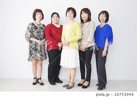 今回は5人用のプリポーズを紹介💕 大人数でもばっちり盛れるポーズだよ✨ 顔の近くでポーズするのがポイント❕ 真似して撮ってみてね💎SEGAプリクラ 公式 アカウントでは みんなのプリクラを大募集中です✨ 『 Bépiu』『 romakyun』『 lalamee』で遊んだら、ハッシュ