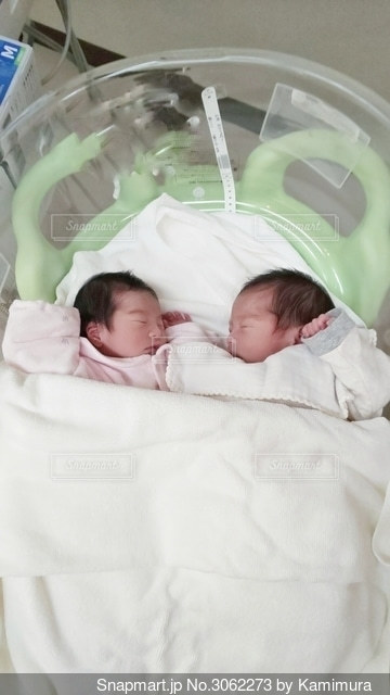 可愛い双子のベビーちゃん💕﻿ ﻿ ﻿ @twin___baby さんの投稿をご紹介！♡🍼﻿ .﻿ .﻿ .﻿------♡--------♡--------♡--------﻿ ﻿ ﻿ ﻿ 🐻 めちゃくちゃかわいい @linoa__babyさんの名入りくま耳ロンパース🐻✨ とっても素敵に名入りして頂きました👏 これで間違え