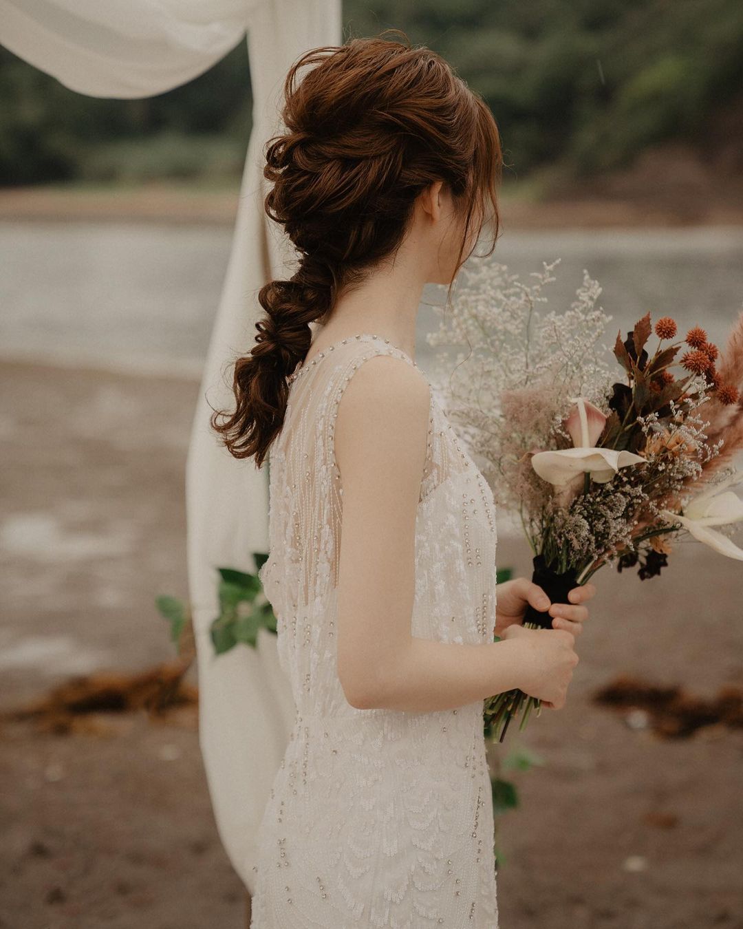 簡単セルフヘアアレンジ ♡おしゃれポニーテール♡年間30,000組の花嫁から選ばれる人気写真スタジオのヘアメイクさんが教える、簡単セルフヘアアレンジ第一弾！- YouTube