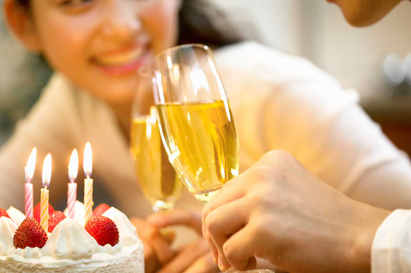 体調不良アピールばかりの夫。誕生日パーティーでも「胃の調子が悪い」妻はウンザリ。でも驚きの展開に！1 2-ftn