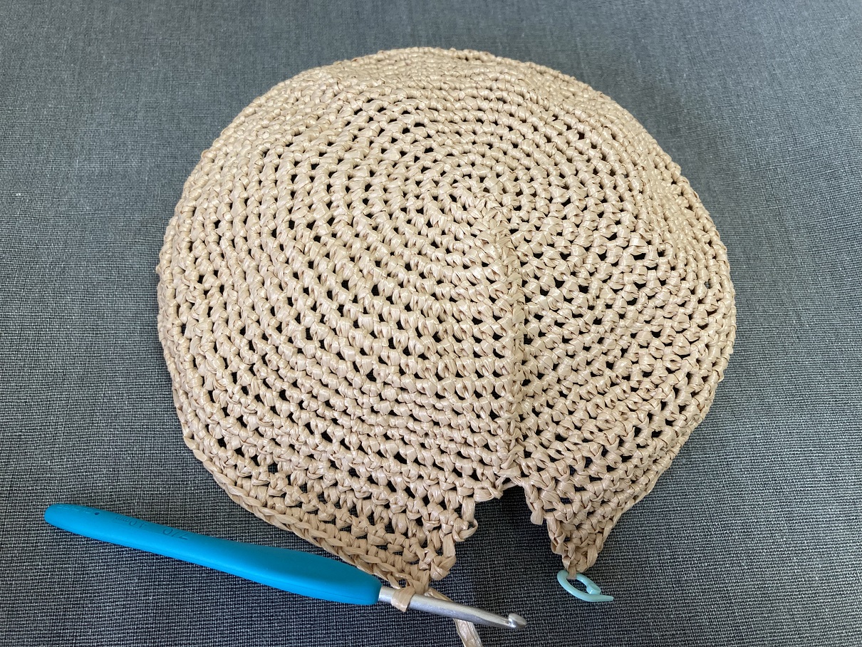 かぎ針編み無料編み図「こじんまりラフィア風ハット」 麦わら帽子かぎ針編みレシピ・無料編み図 Roniqueロニーク
