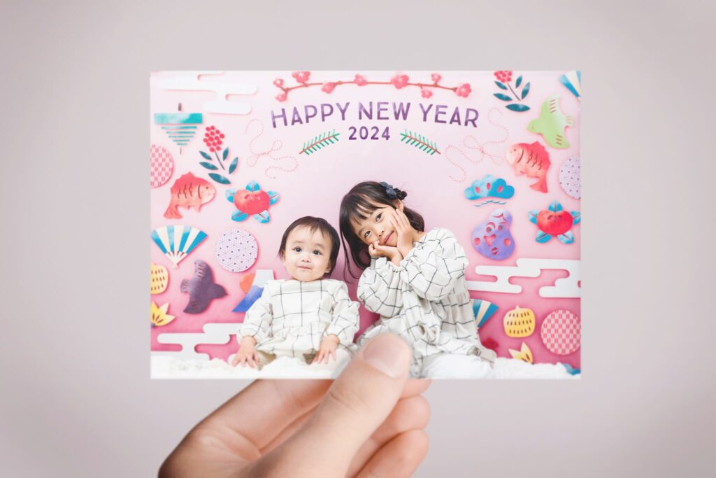 ご家族の写真 de 年賀状 あなたの写真を入れて１枚から印刷ＯＫ！ 日頃会えない おじいちゃん おばあちゃん お友達 親戚への新年のごあいさつに :写真deメッセージカードショップ - 通販 - Yahoo!ショッピング