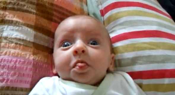 生後７カ月赤ちゃん、ニッコニコの御利益スマイル クシャッと振りまく笑顔に「めっちゃ癒される」「パワーもらった」まいどなニュース