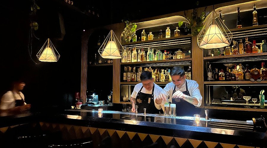 Amazon.co.jp: 置物・オブジェ ハンドシェイク彫刻ハート型の樹脂像室工芸品創造的な贈り物友達デスクトップ家具の証言 彫刻像Color: A: ホーム＆キッチン