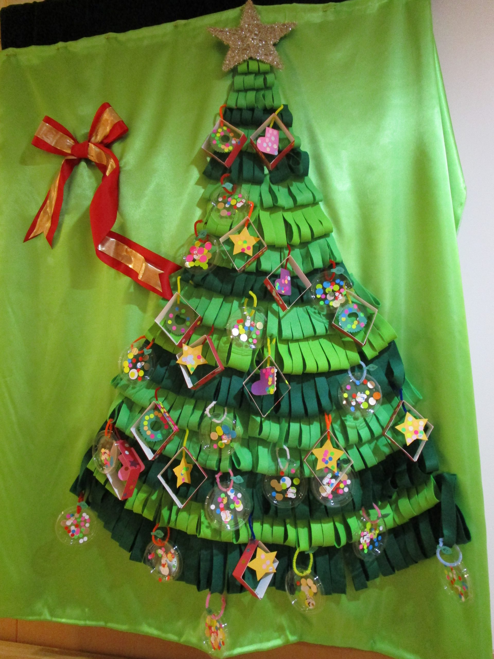 クリスマスツリー制作をしました☆ - 社会福祉法人葵福祉会亀井野保育園