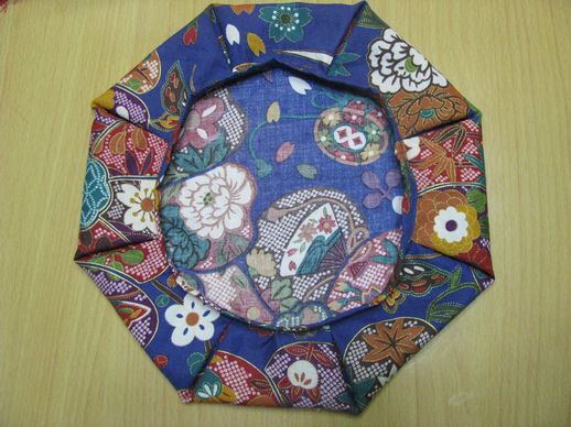 還暦祝いの赤い帽子を手作り！100均フェルトで簡単作り方紹介Yの何かが出来るまで