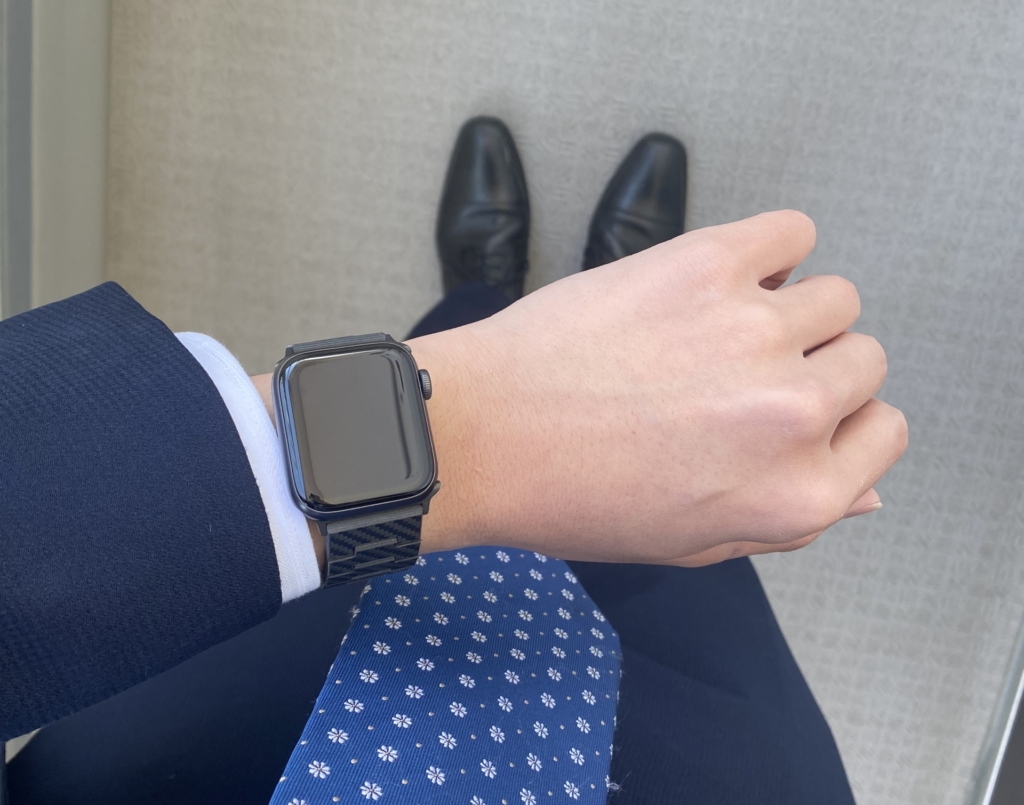 🔴新品未使用🔴 Apple Watch フェイク レザー ブレスレット バンド ライトピンク ゴールドバックル 42 44 45mmアップルウォッチ レザー調 チェーン 細身 エレガント デート ビジネス 結婚式 パーティ フォーマル 工具不要 - メルカリ